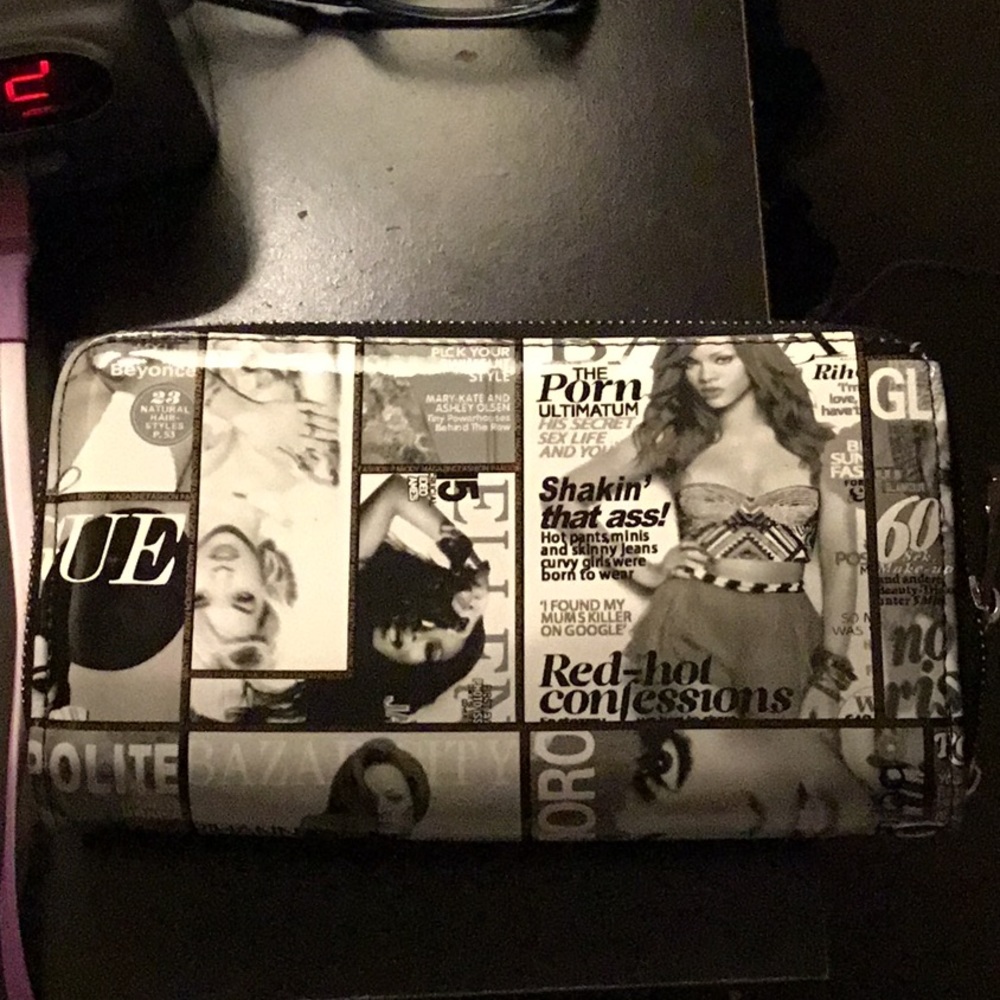 Magazine style wallet